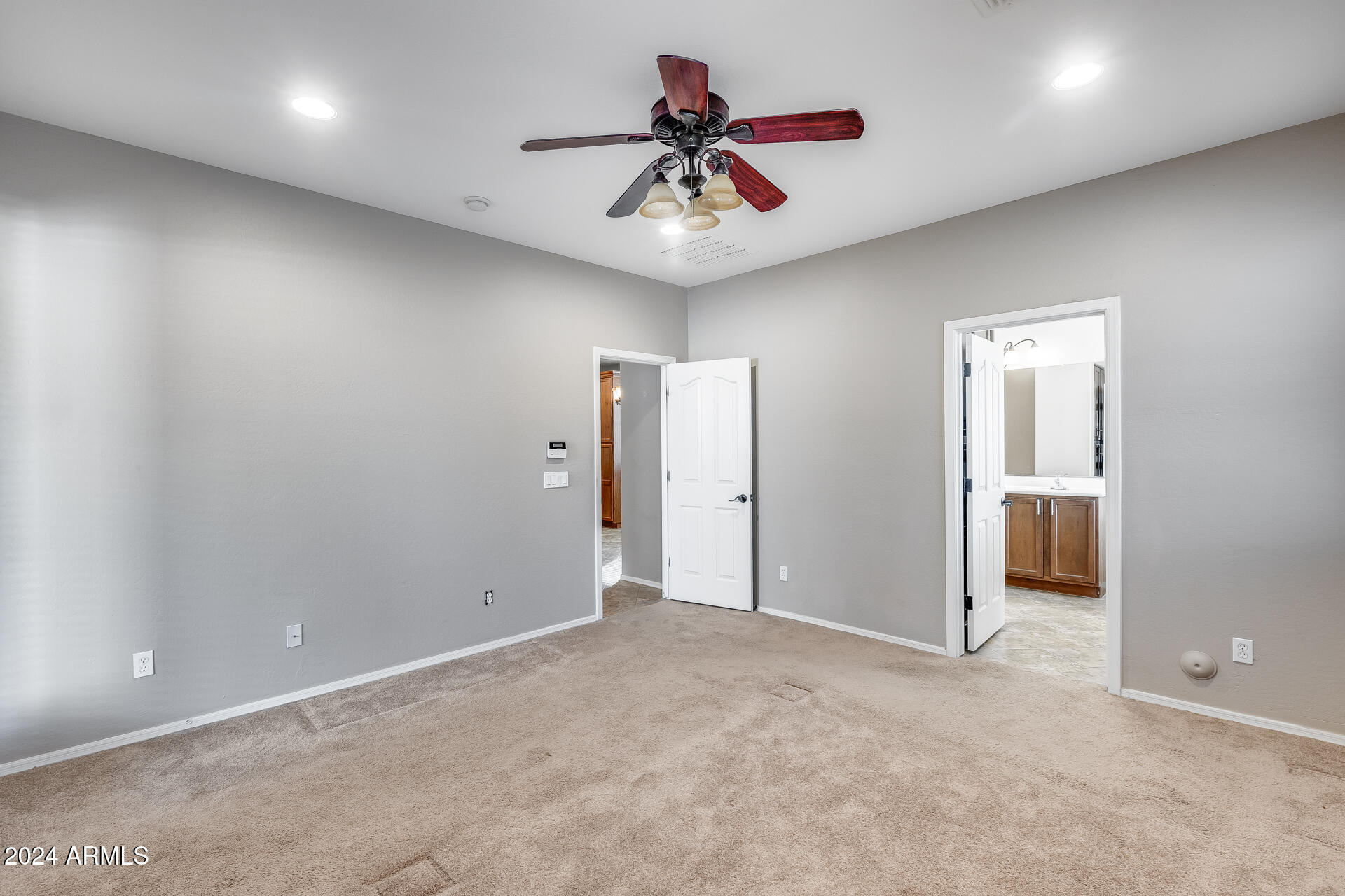 7038 W ANDREW Lane
