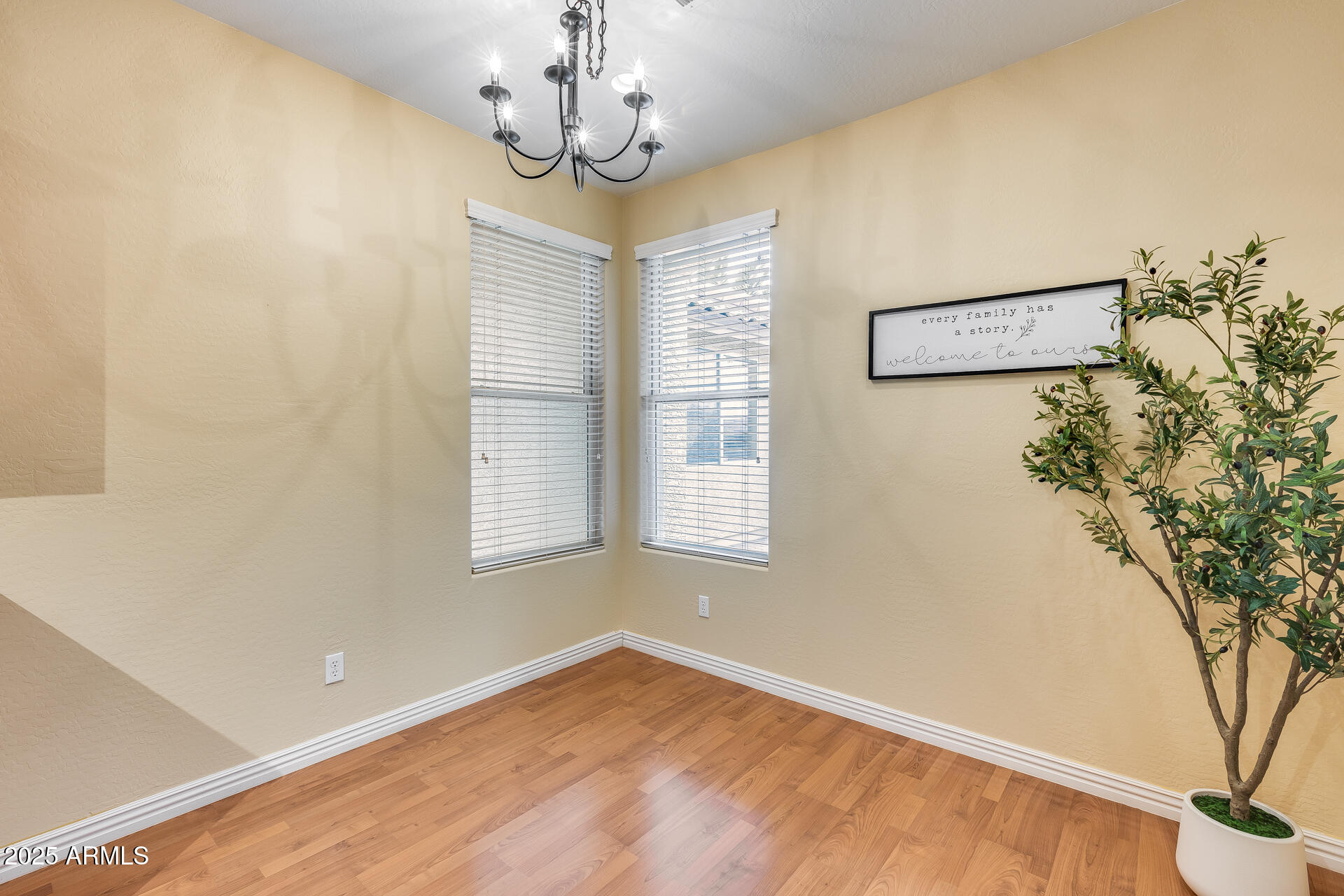 22900 W TWILIGHT Trail