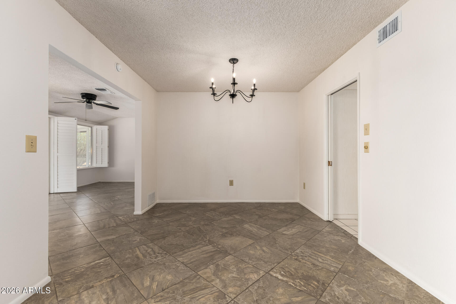 10319 W TWIN OAKS Drive