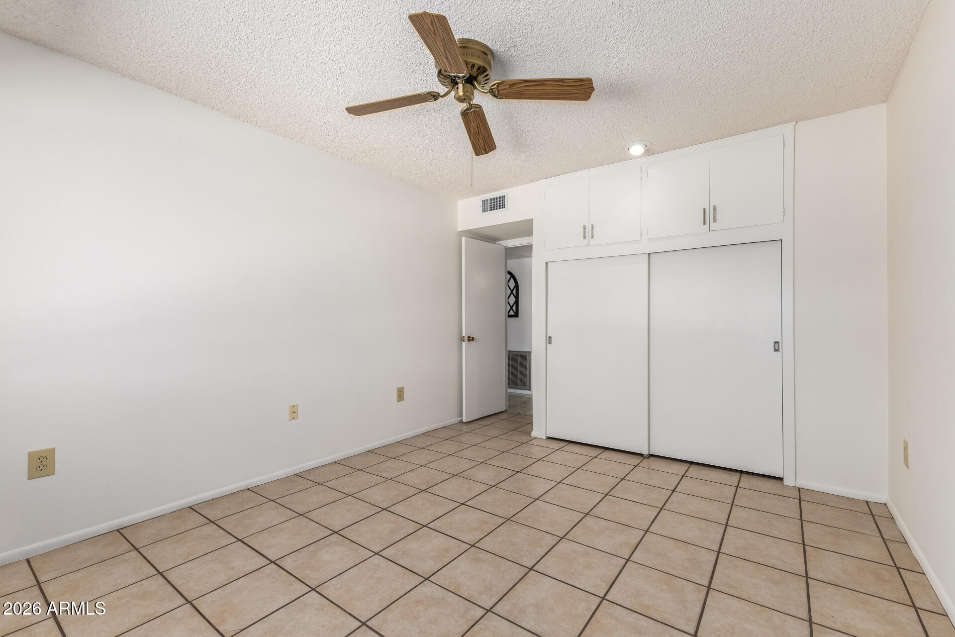 10319 W TWIN OAKS Drive