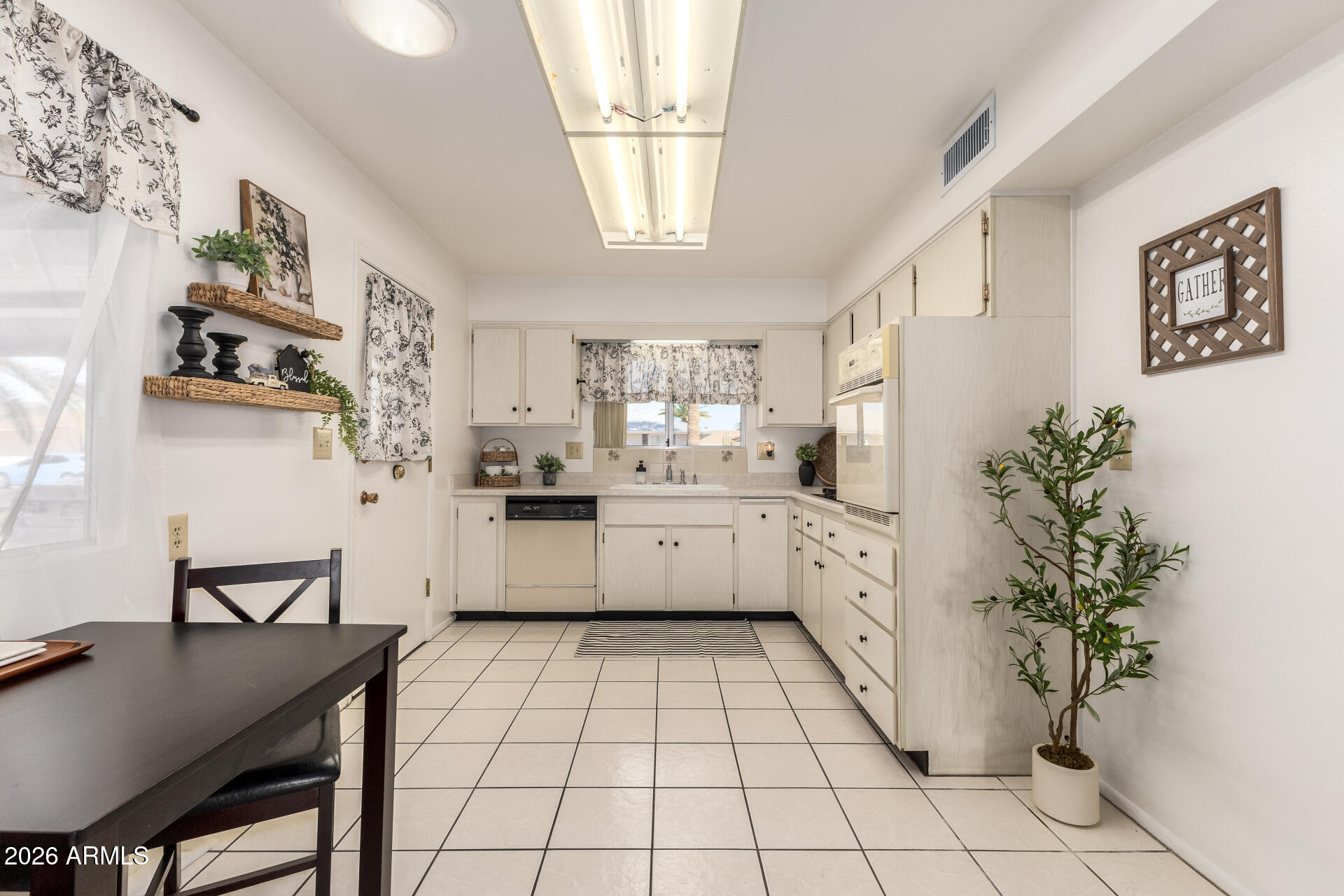 10319 W TWIN OAKS Drive