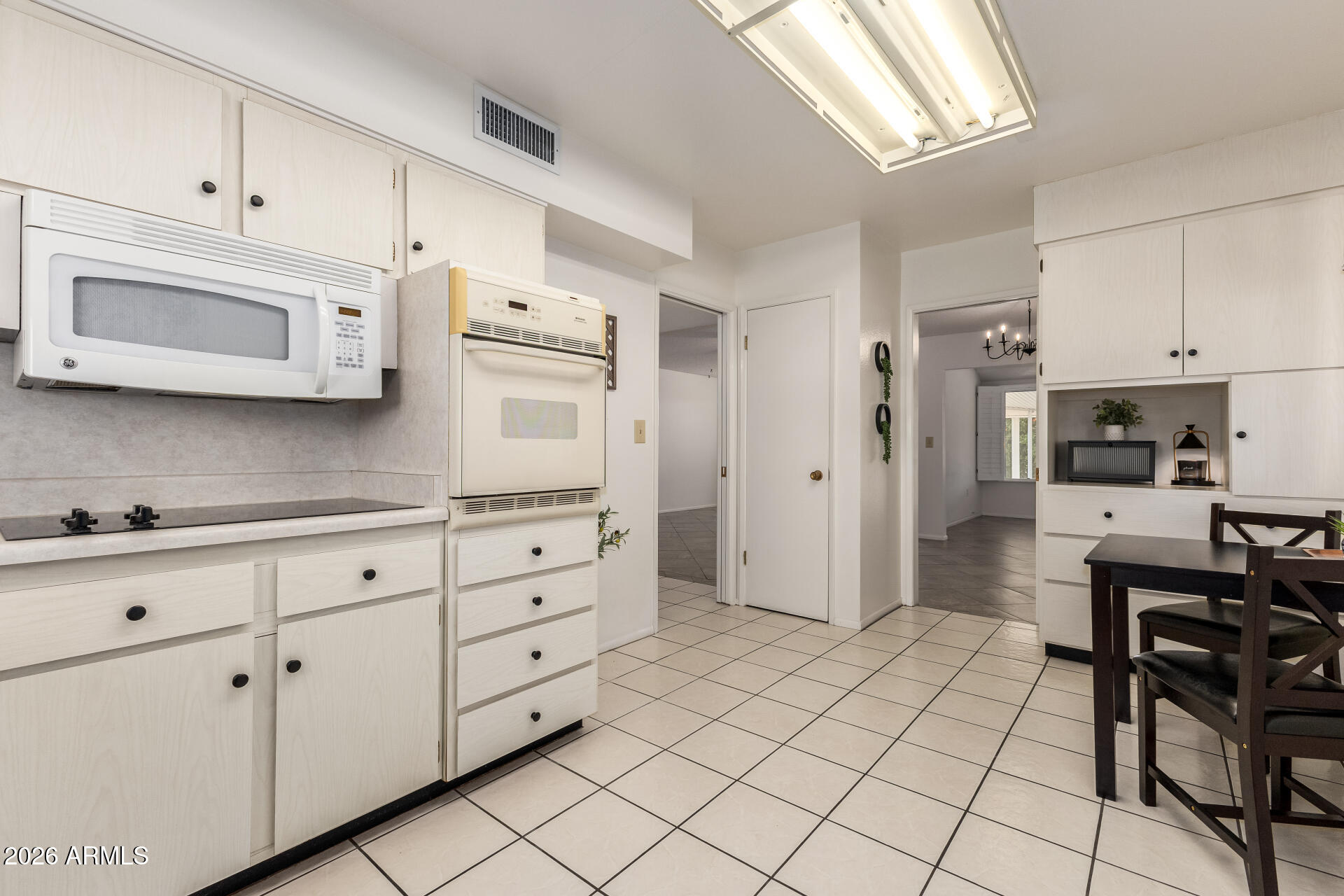 10319 W TWIN OAKS Drive