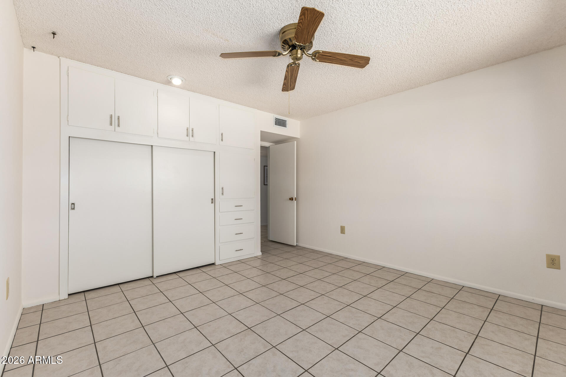 10319 W TWIN OAKS Drive