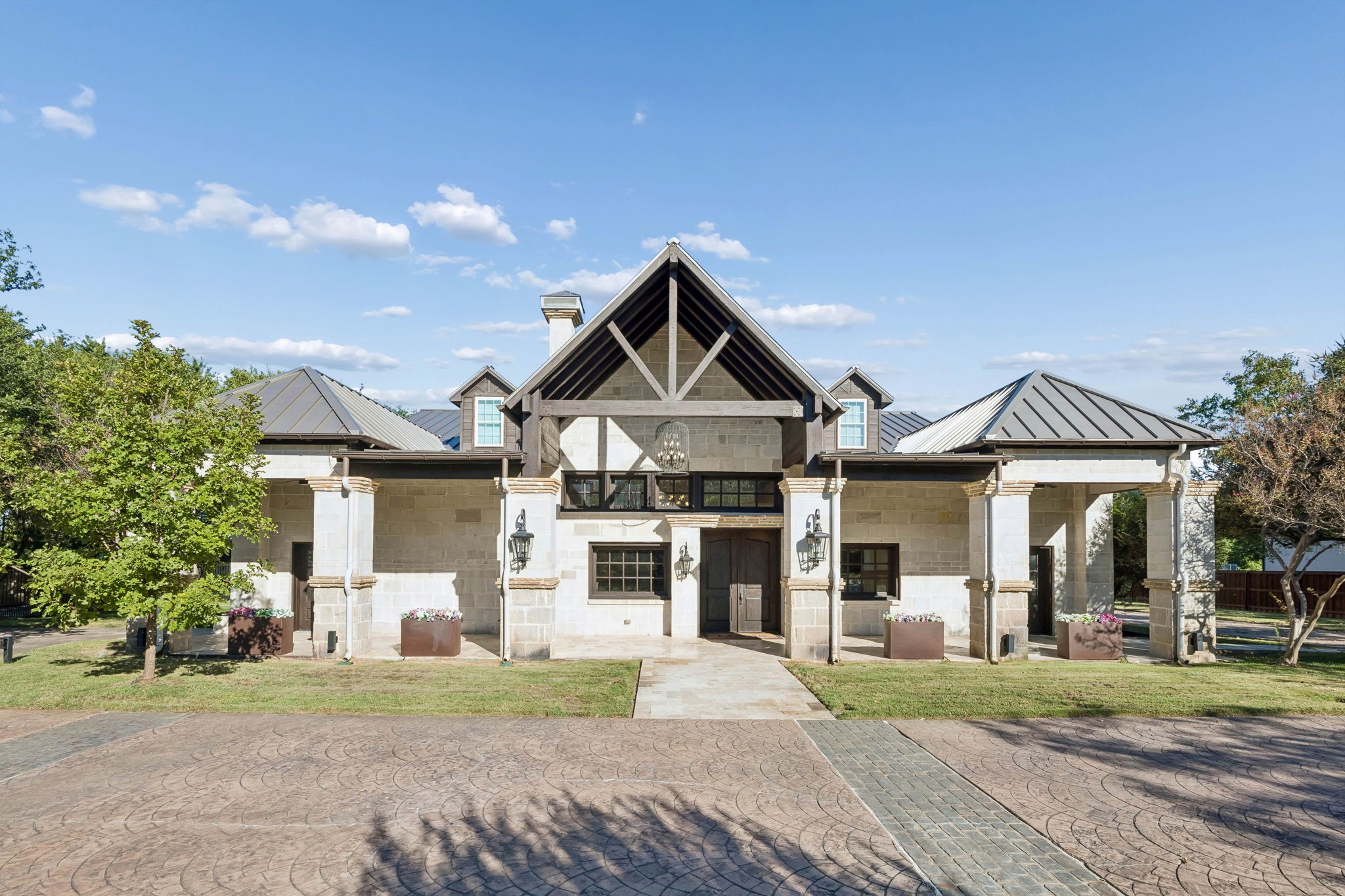 585 Shady Oaks Drive