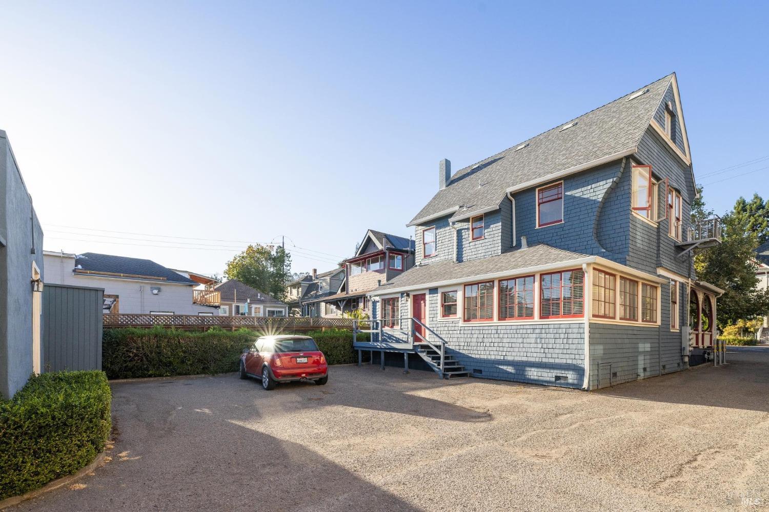 705 Mission Ave