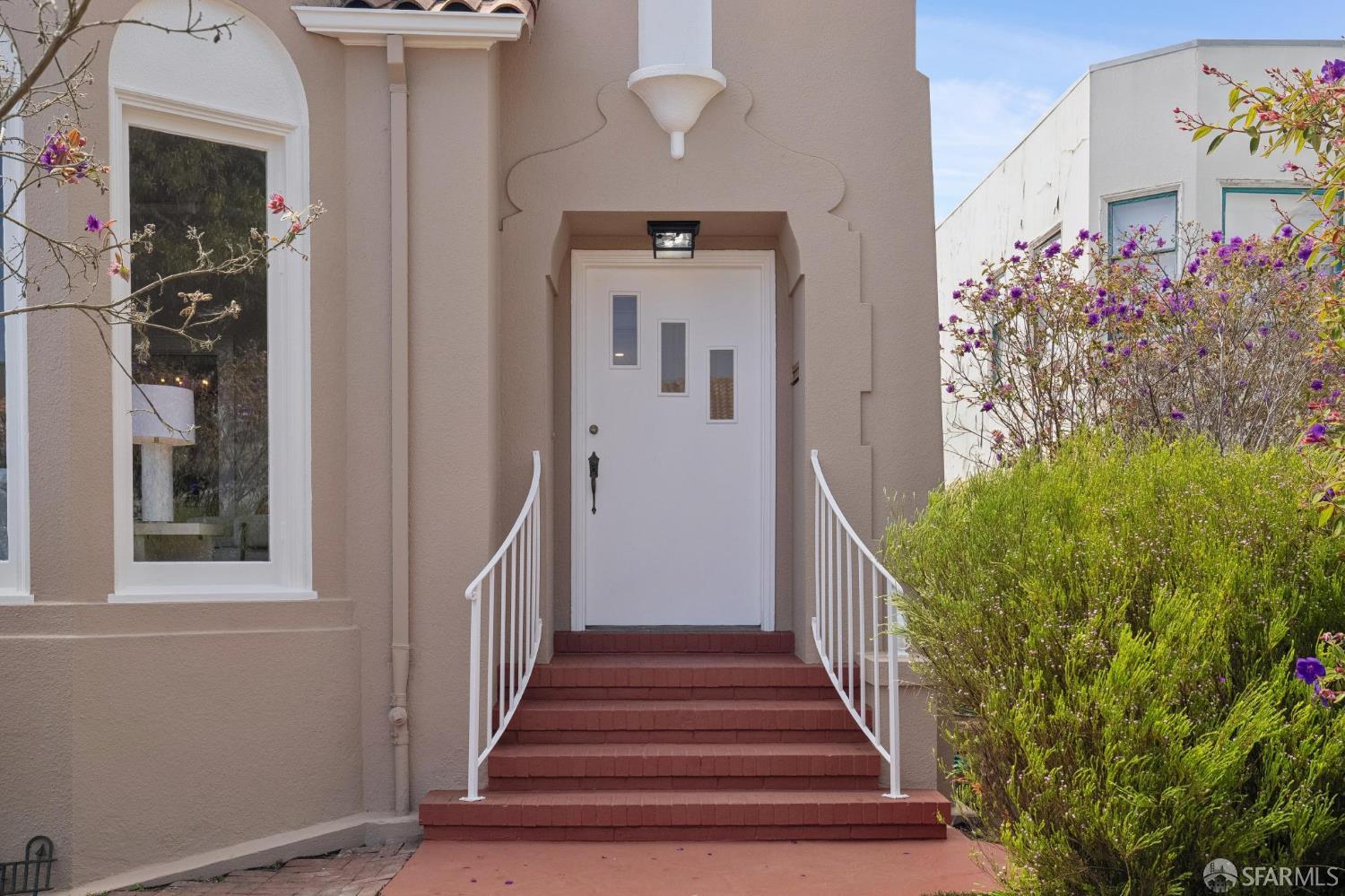 345 Colon Avenue
