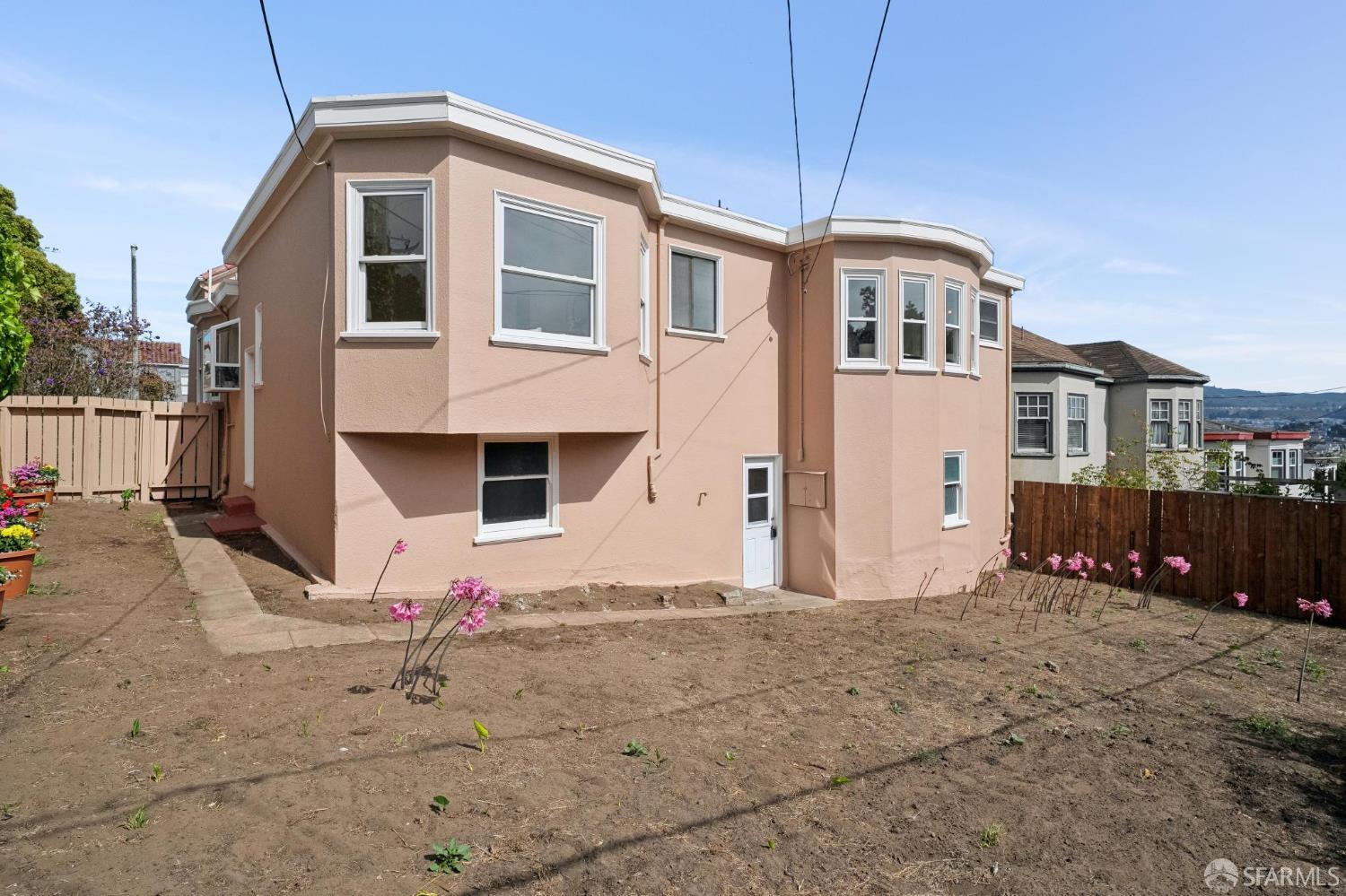 345 Colon Avenue