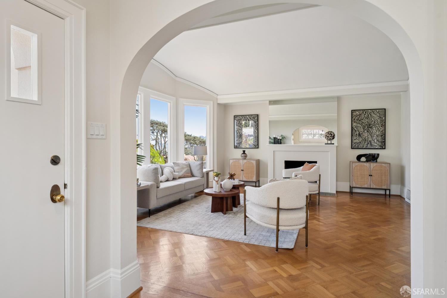 345 Colon Avenue