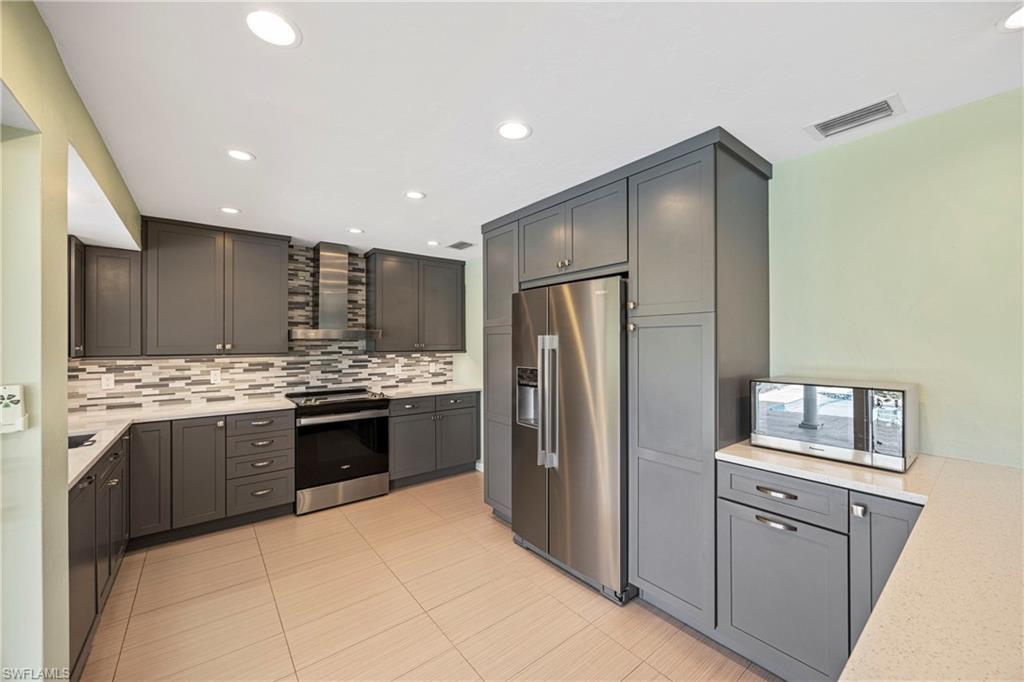 9757 Berkshire ST, NAPLES