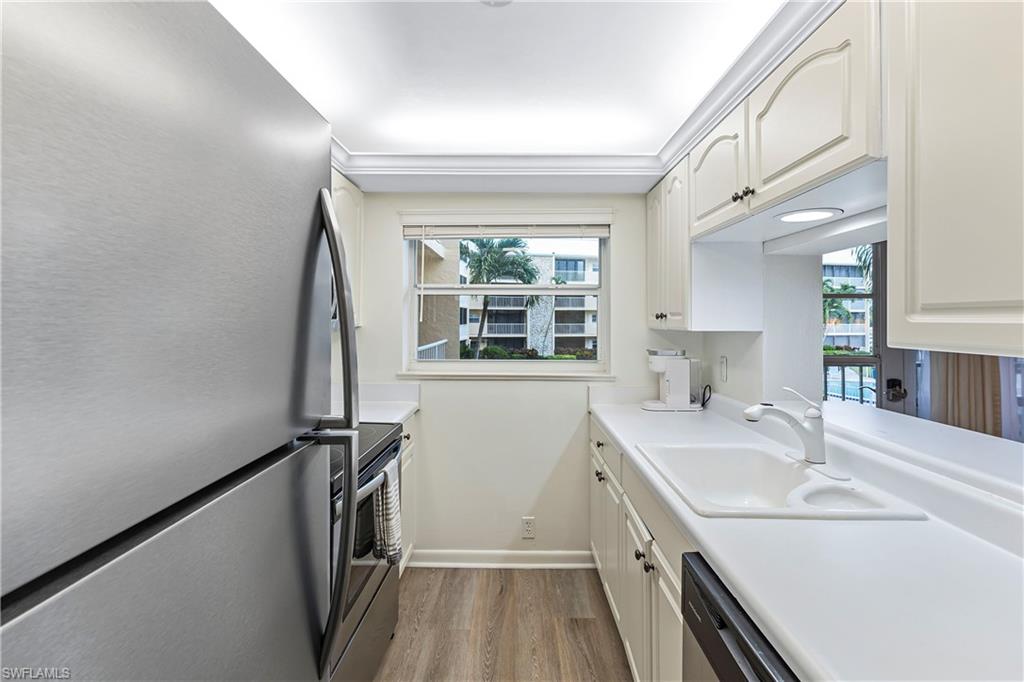 3000 Gulf Shore BLVD N # 211