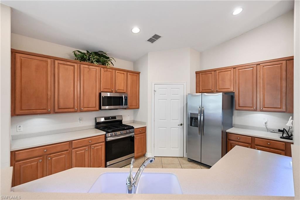 1626 Tarpon Bay DR S 202