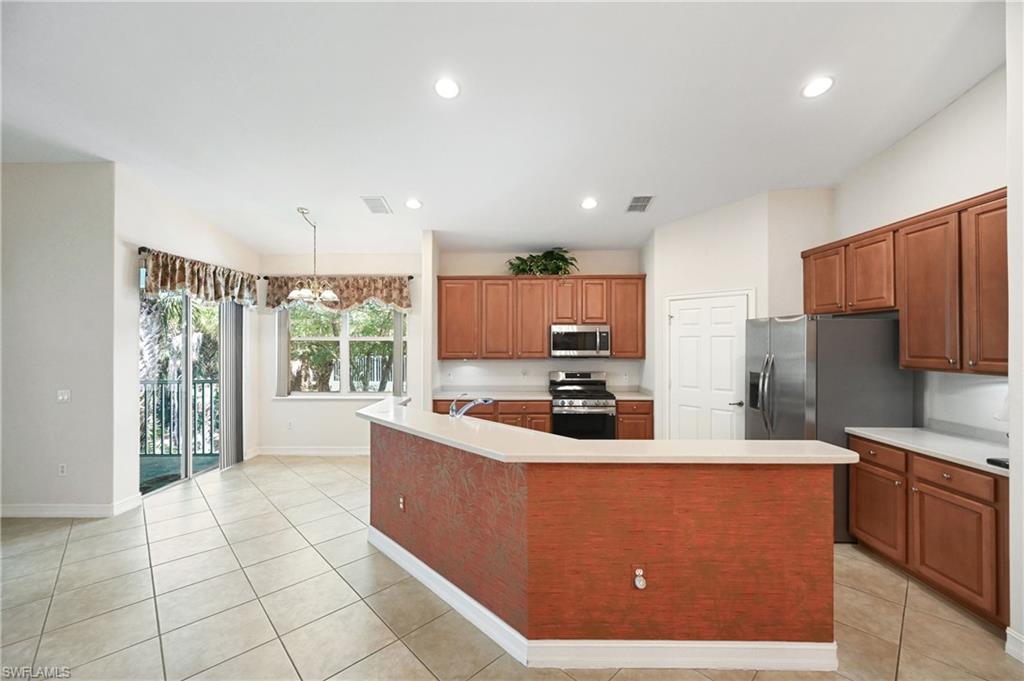 1626 Tarpon Bay DR S 202