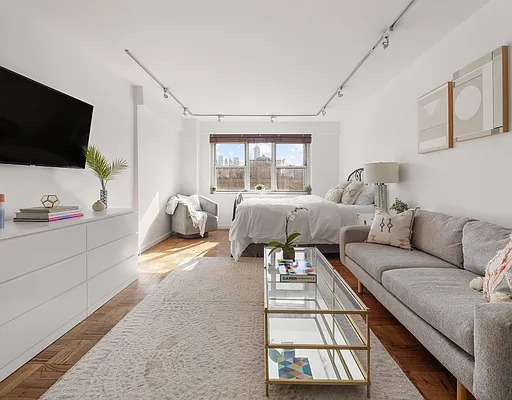 69 W 9TH Street 10A