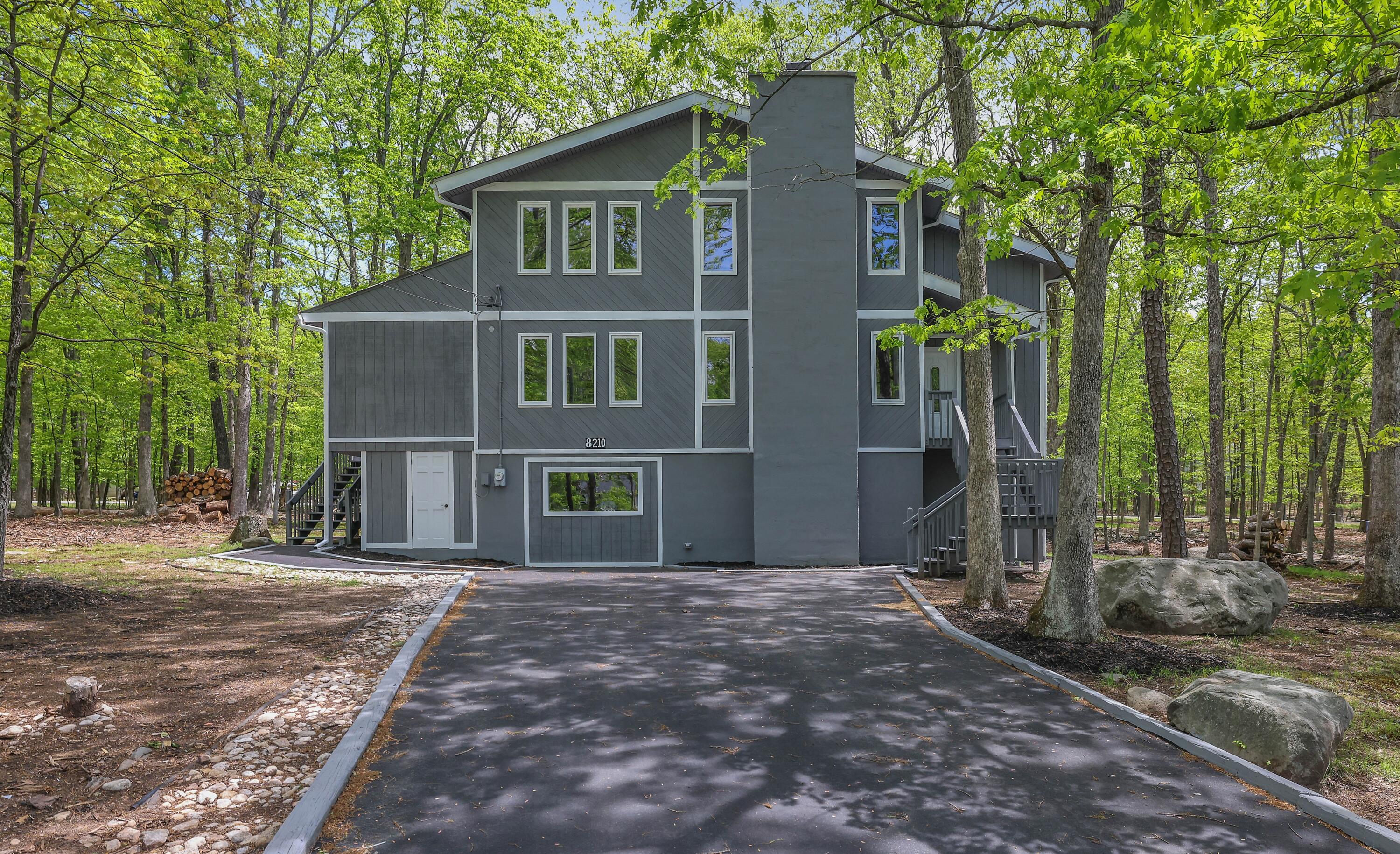 8210 Pine Grove