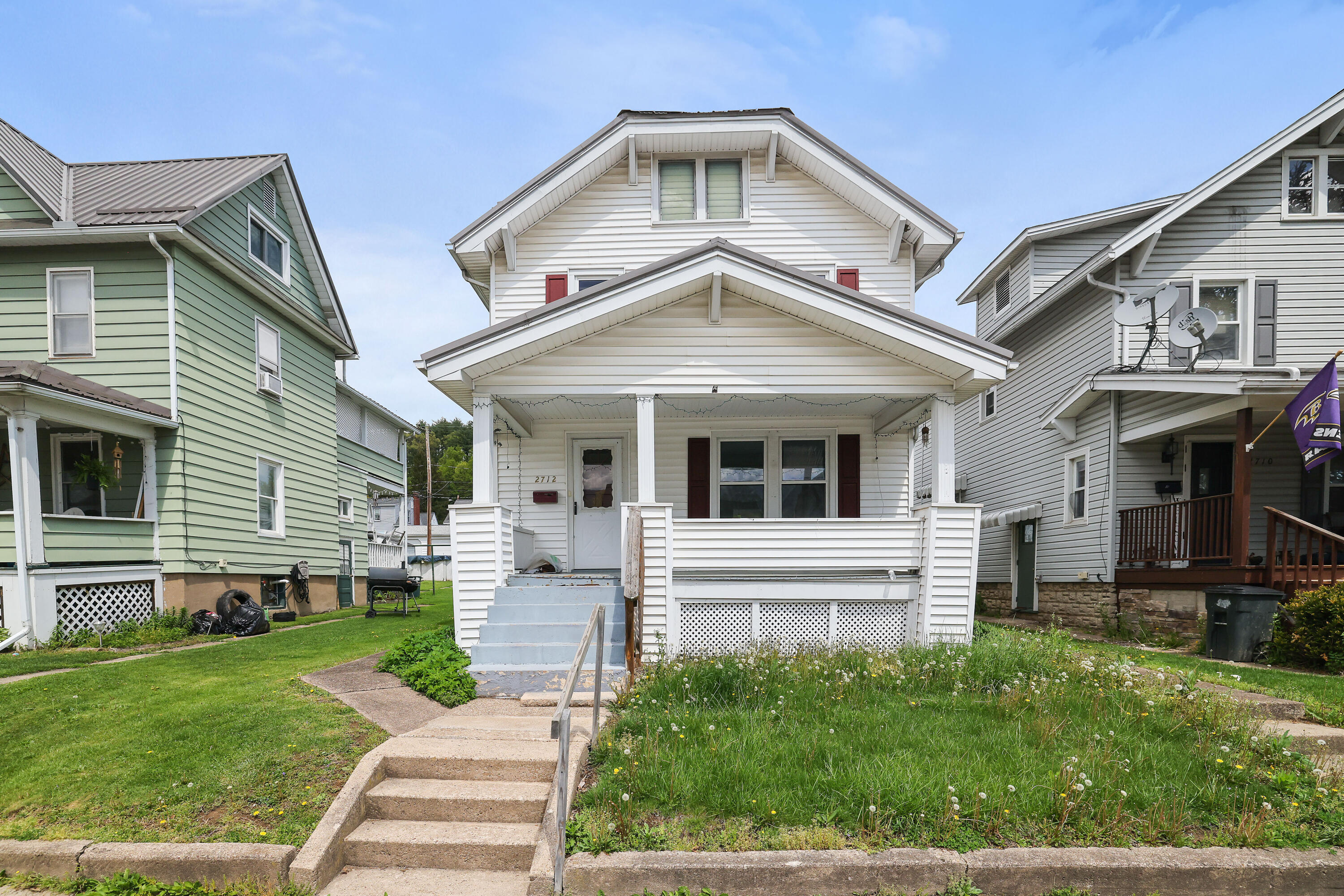 2712 Grand Street