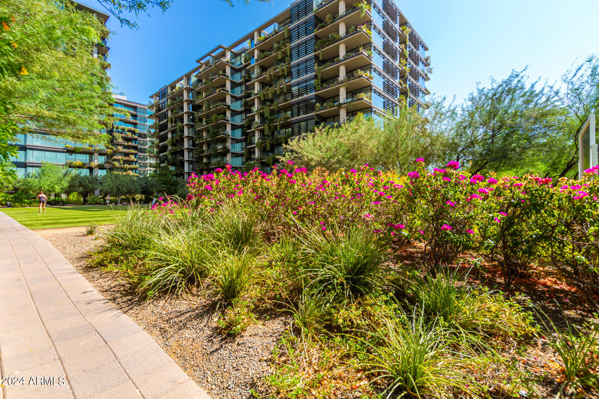 7120 E Kierland Boulevard, 415
