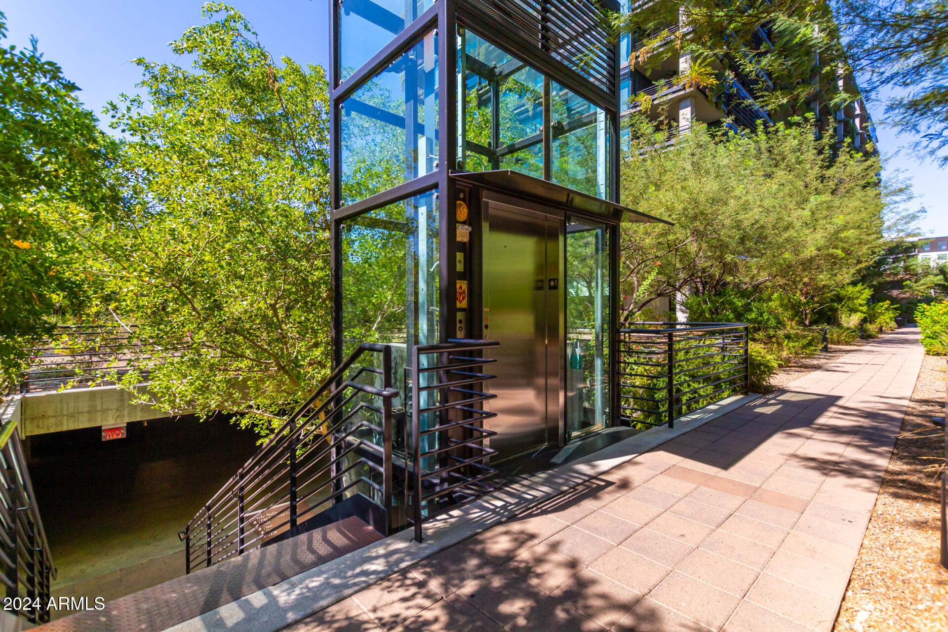 7120 E Kierland Boulevard, 415