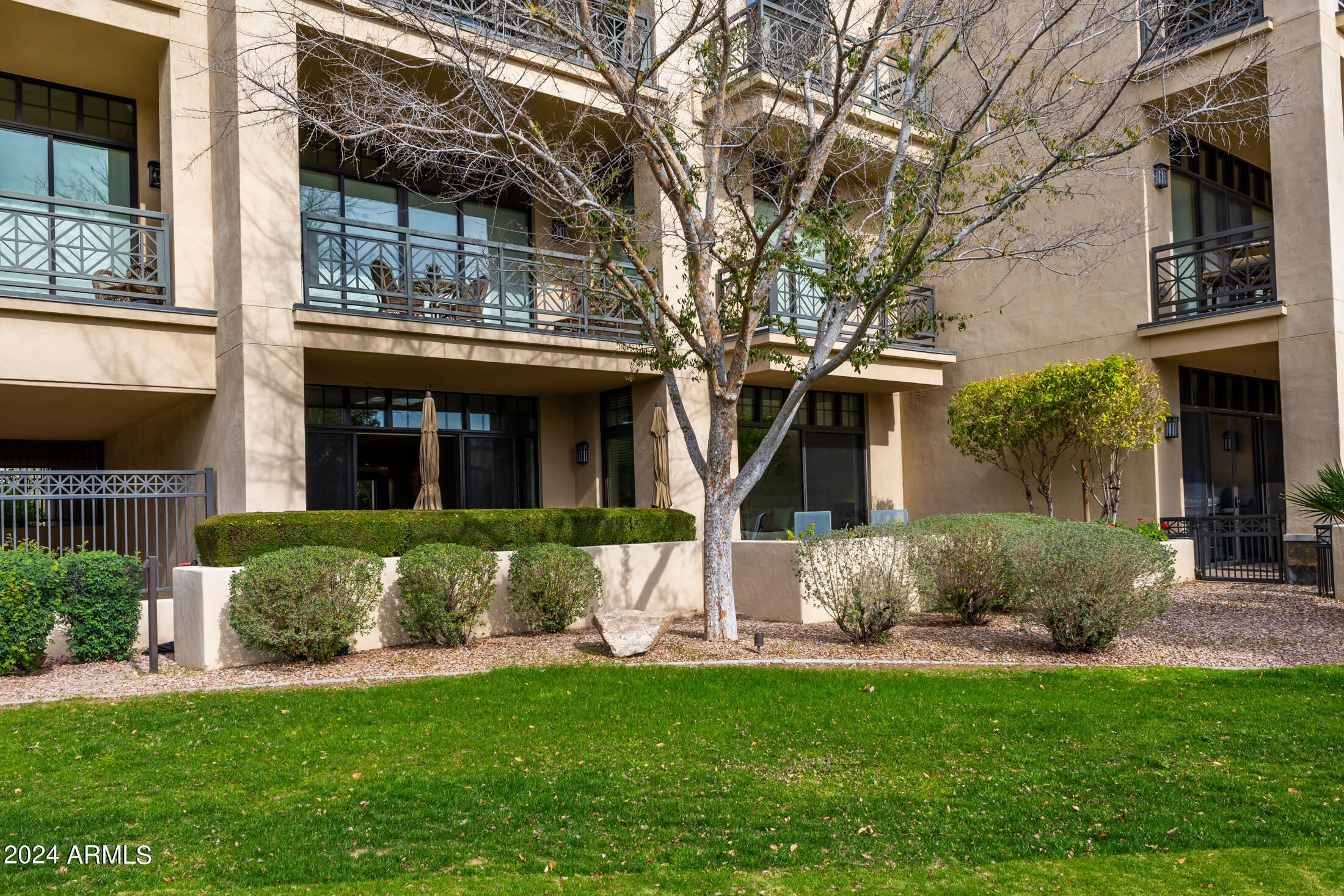 8 BILTMORE Estate, 107