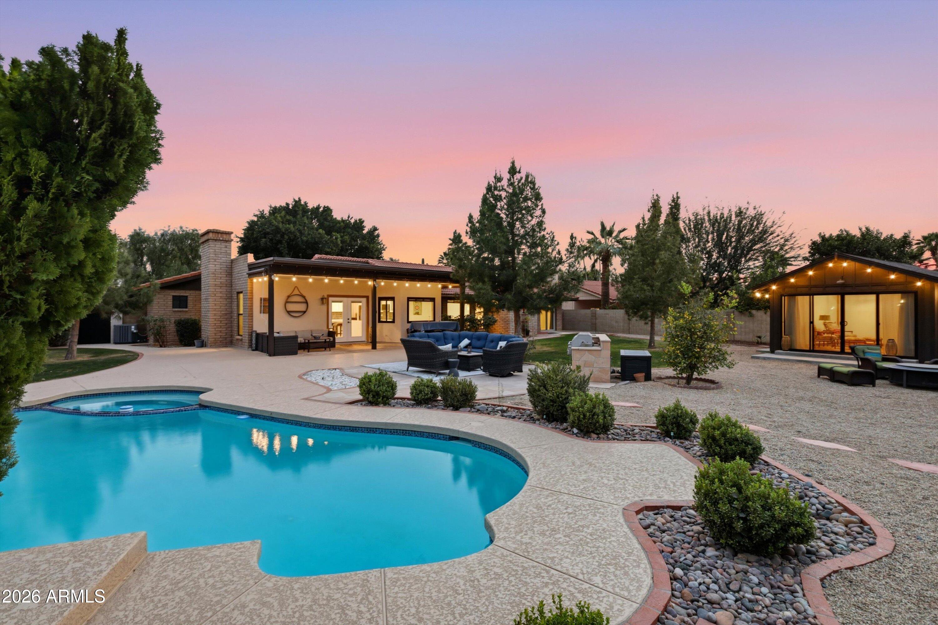 5234 E PARADISE Drive