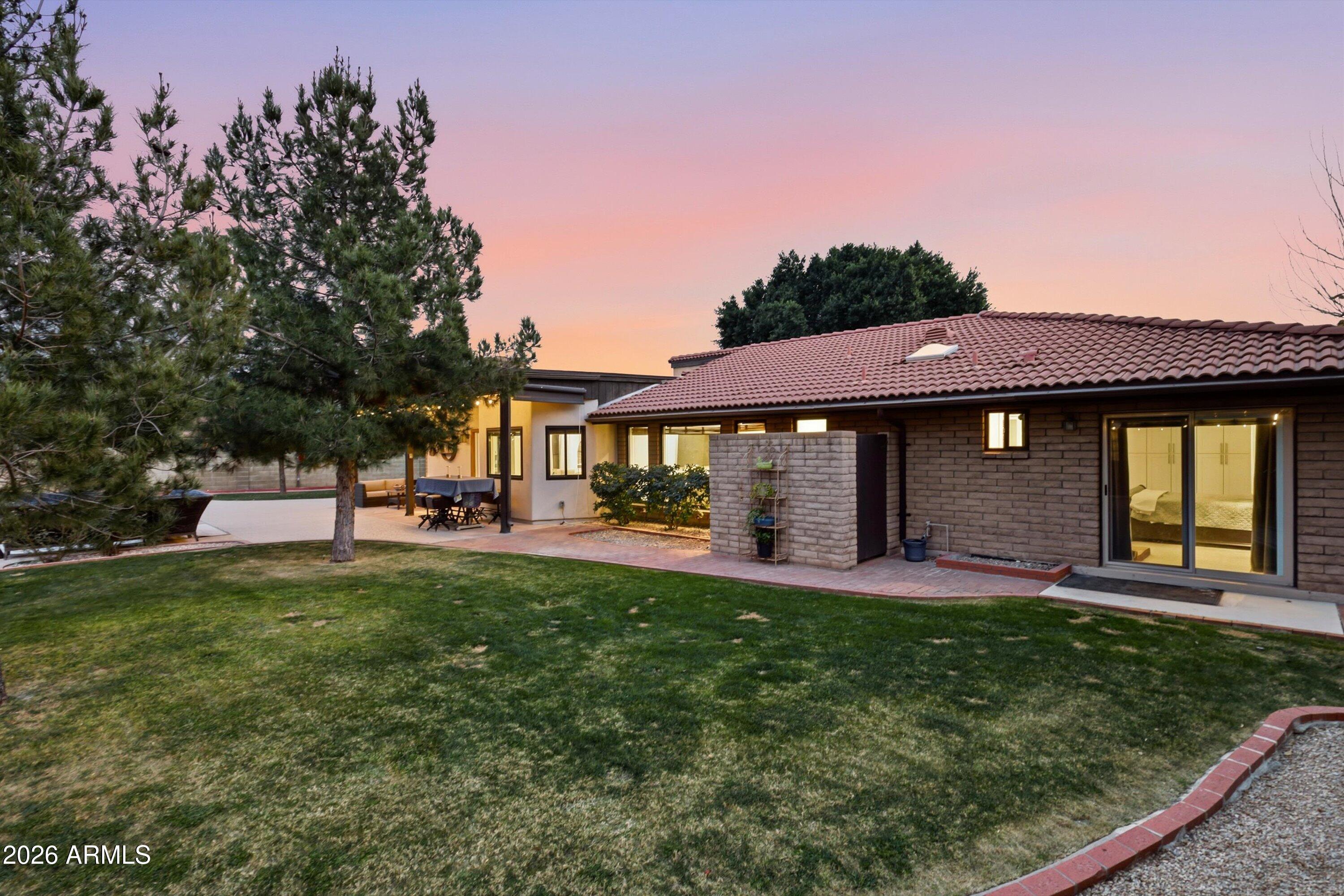 5234 E PARADISE Drive