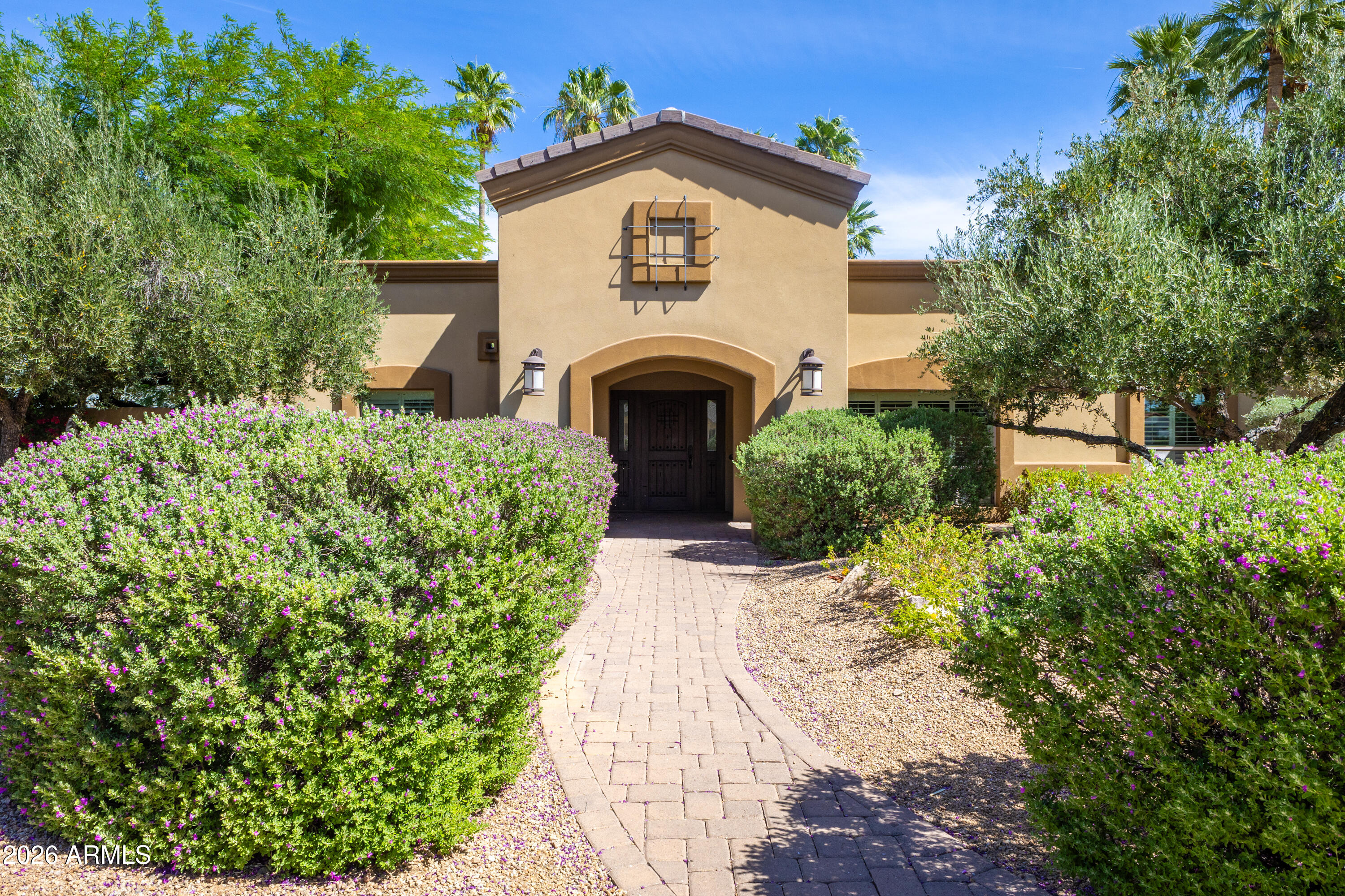 5630 E SYLVIA Street