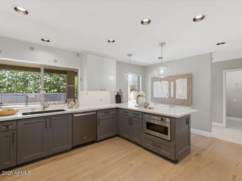 5630 E SYLVIA Street