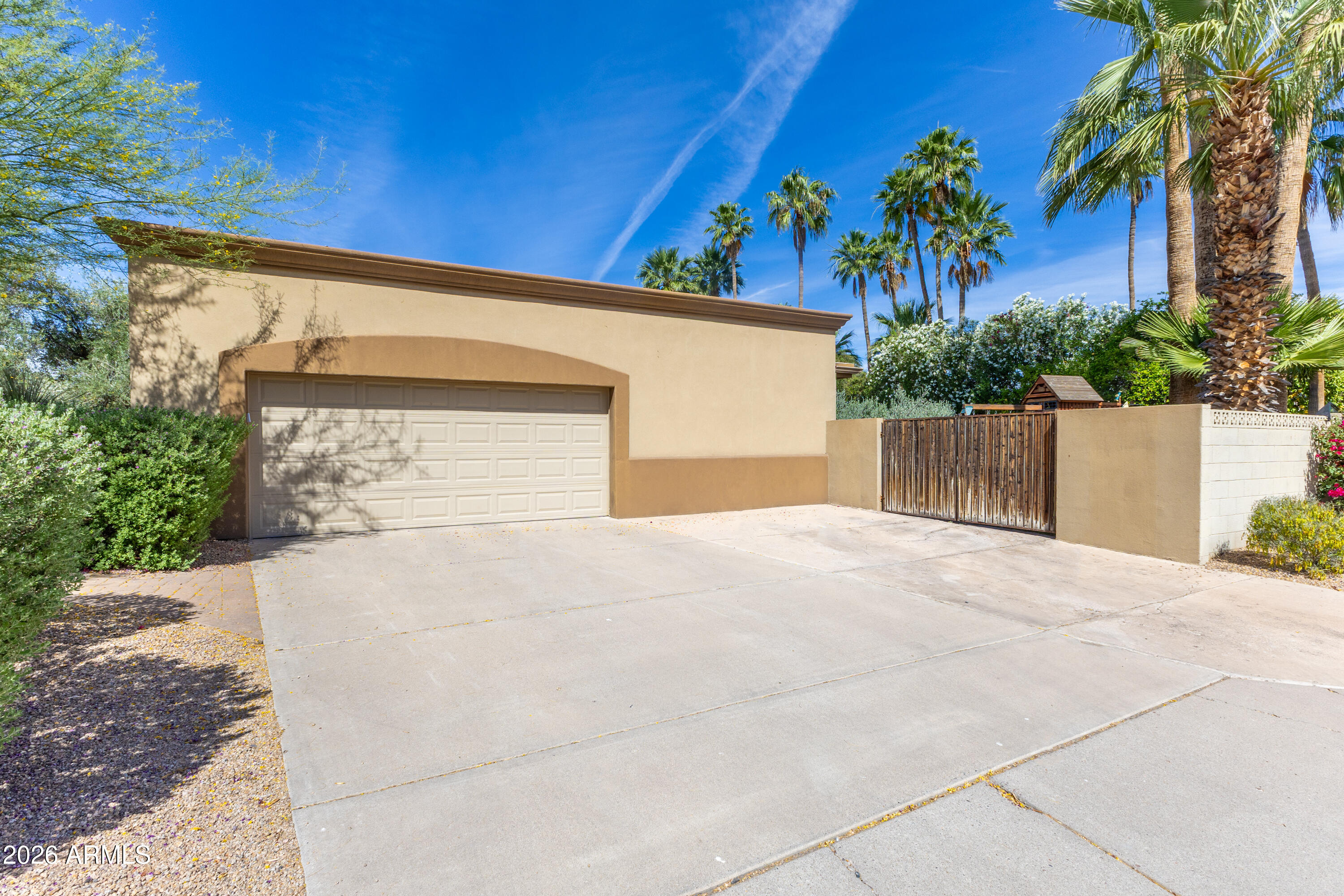 5630 E SYLVIA Street