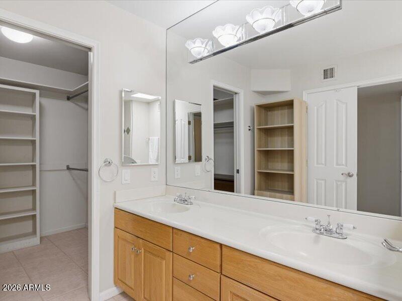 5630 E SYLVIA Street