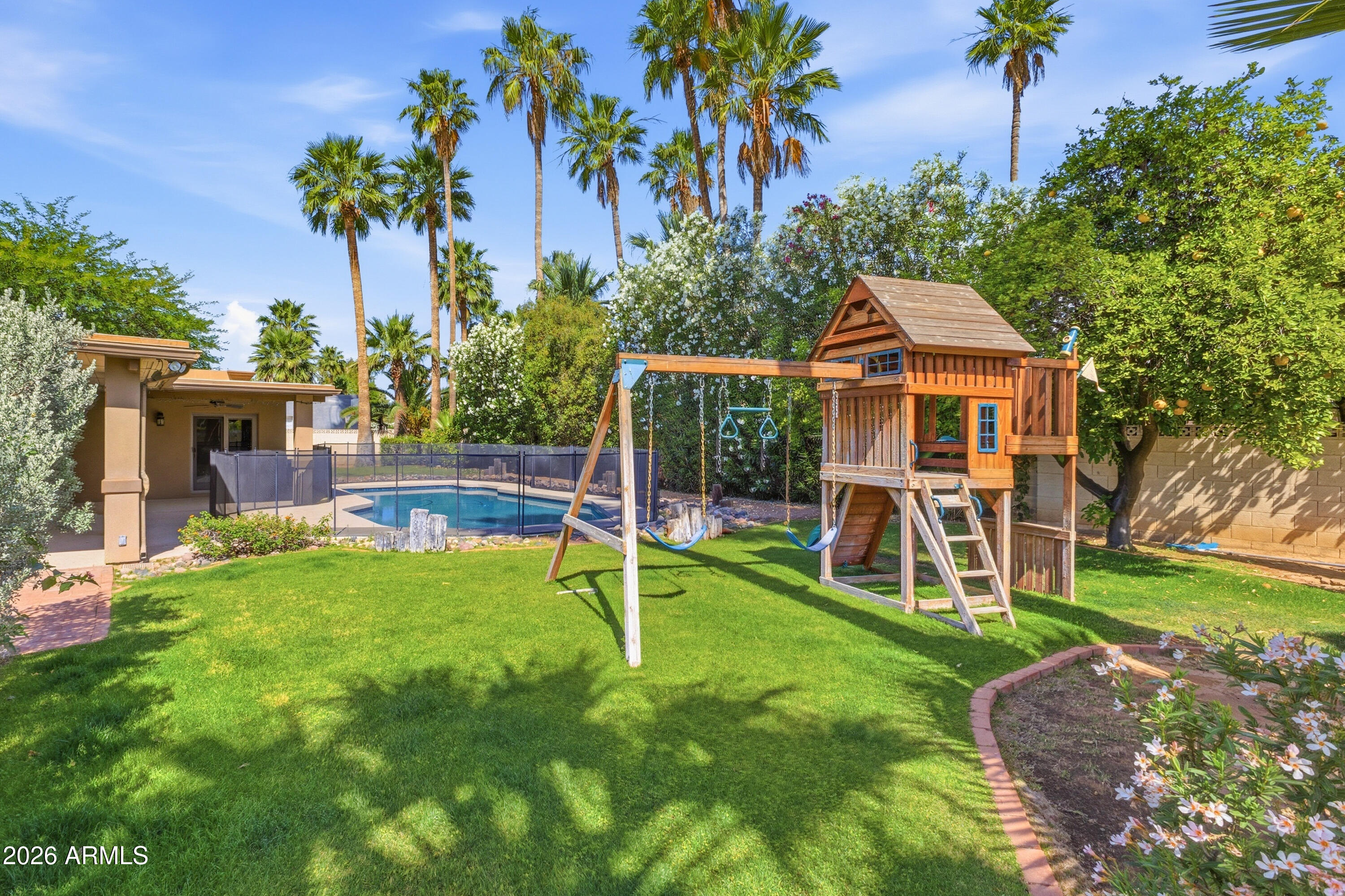 5630 E SYLVIA Street