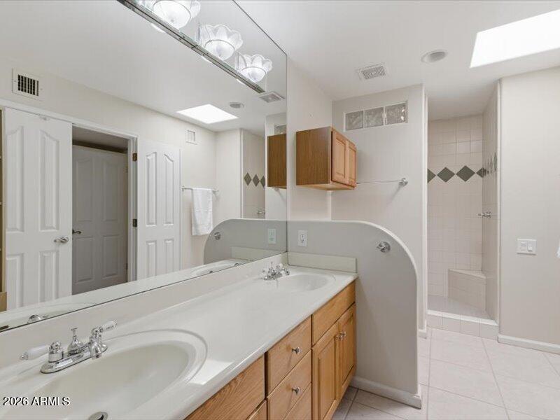 5630 E SYLVIA Street