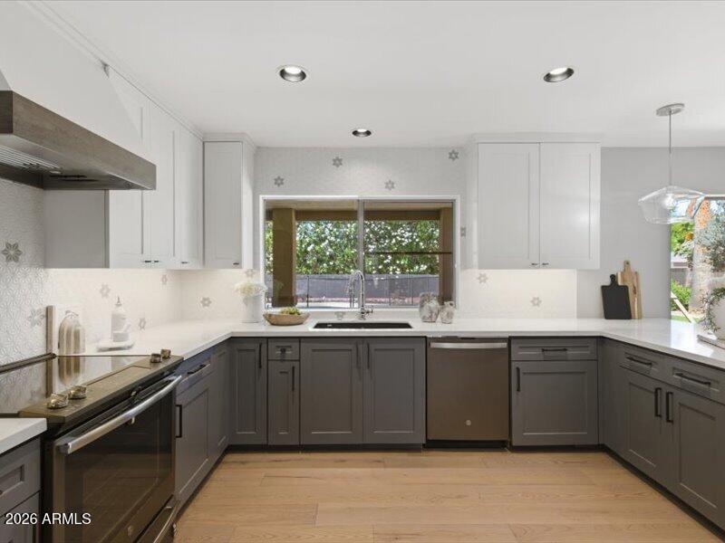 5630 E SYLVIA Street