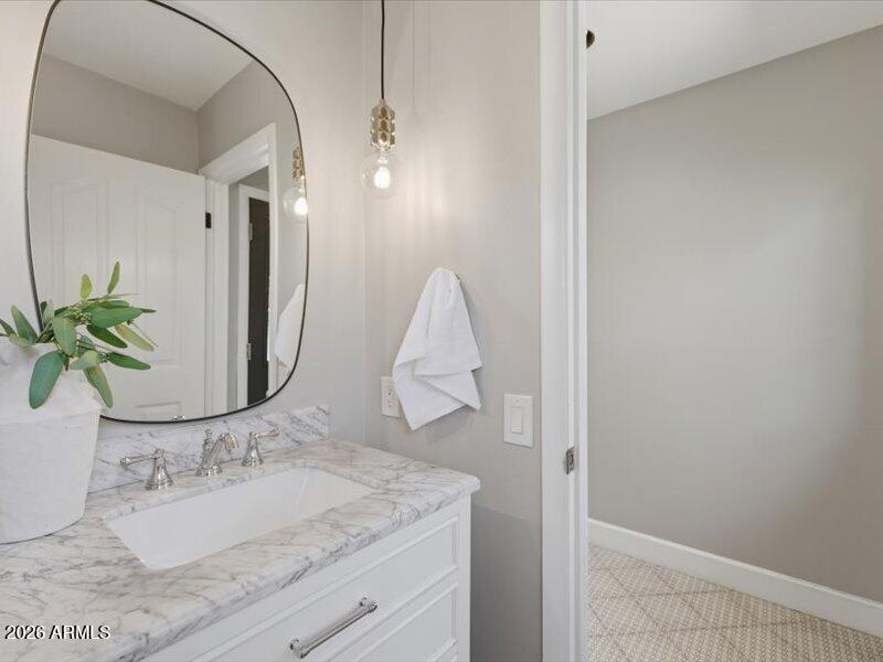 5630 E SYLVIA Street