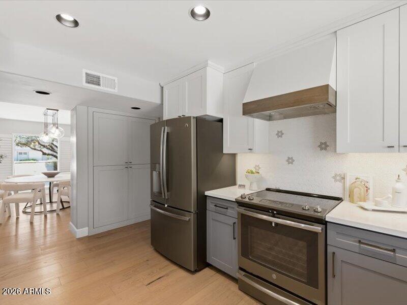 5630 E SYLVIA Street