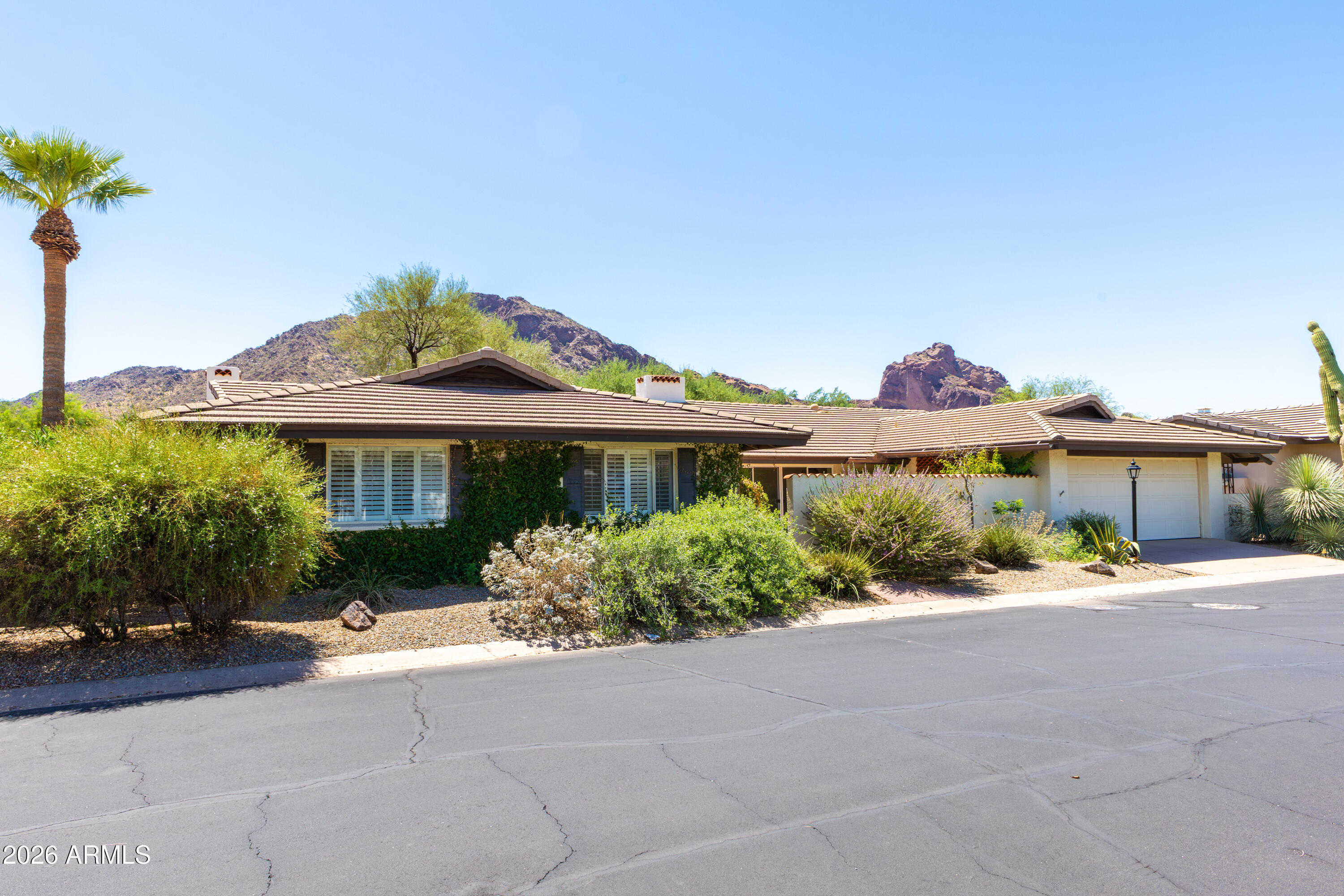 5635 E LINCOLN Drive 26