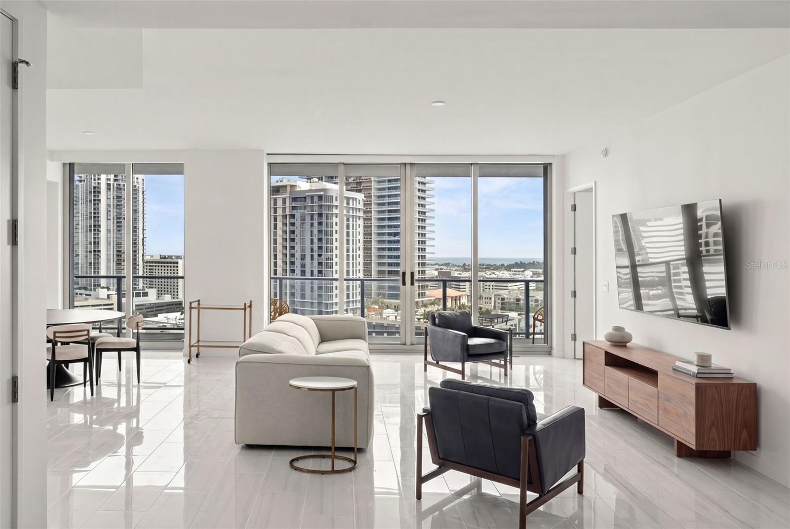 400 CENTRAL AVE #1405