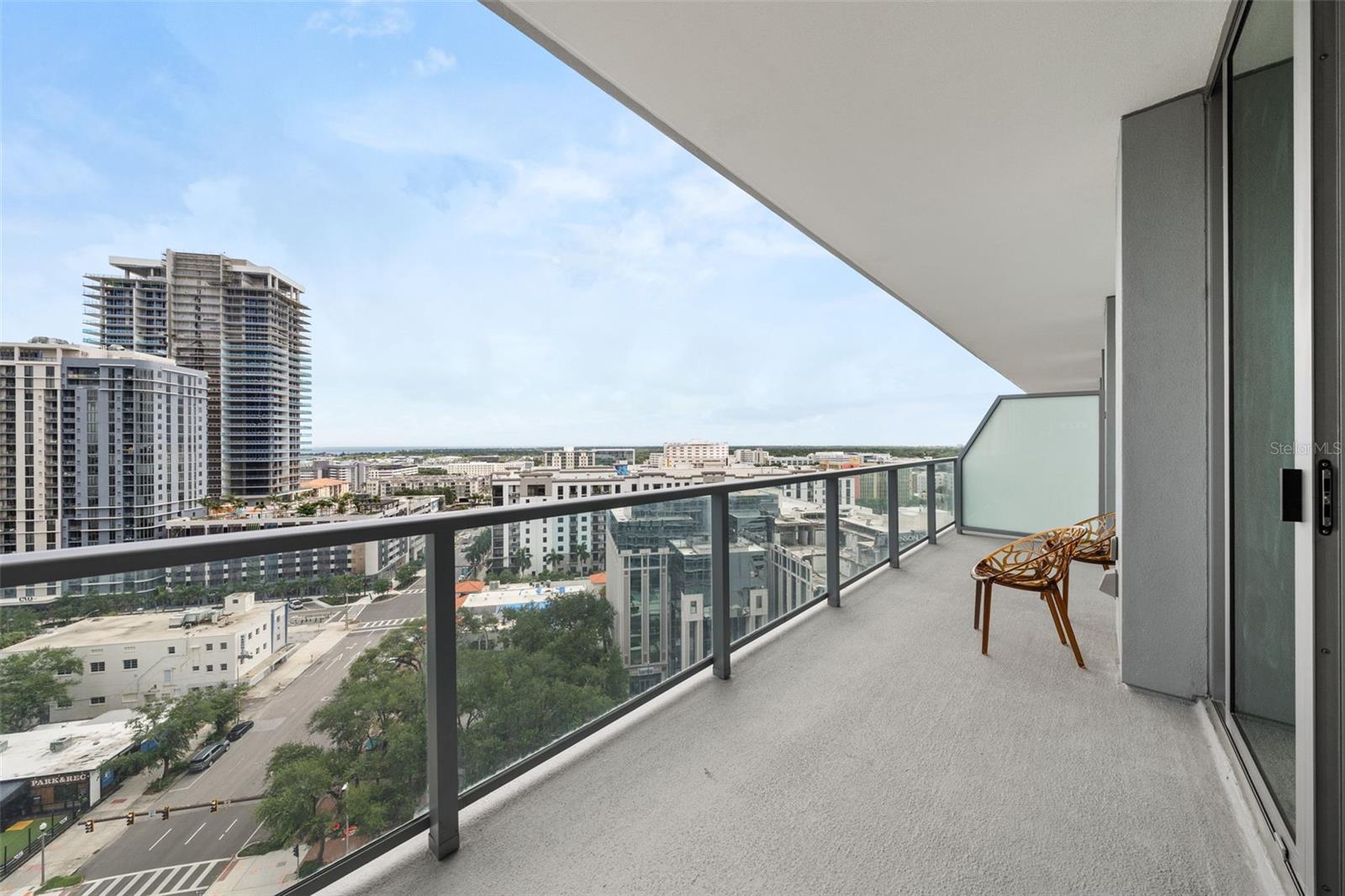 400 CENTRAL AVE #1405