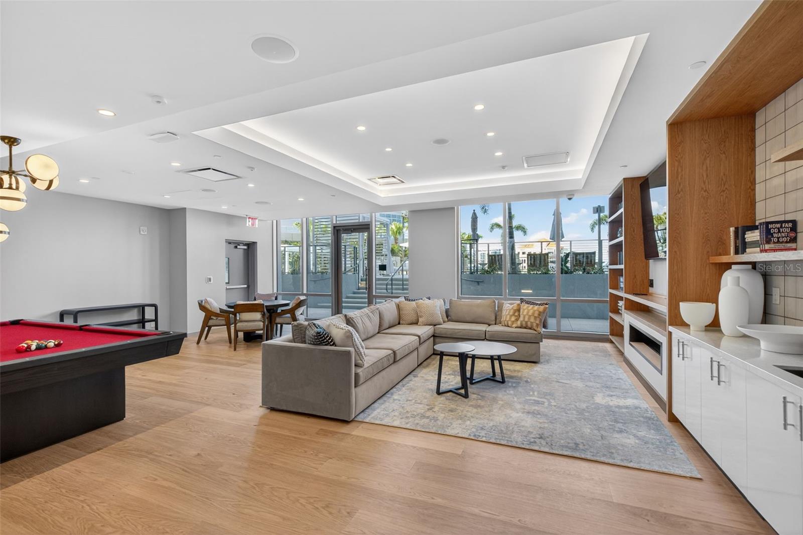 400 CENTRAL AVE #1405