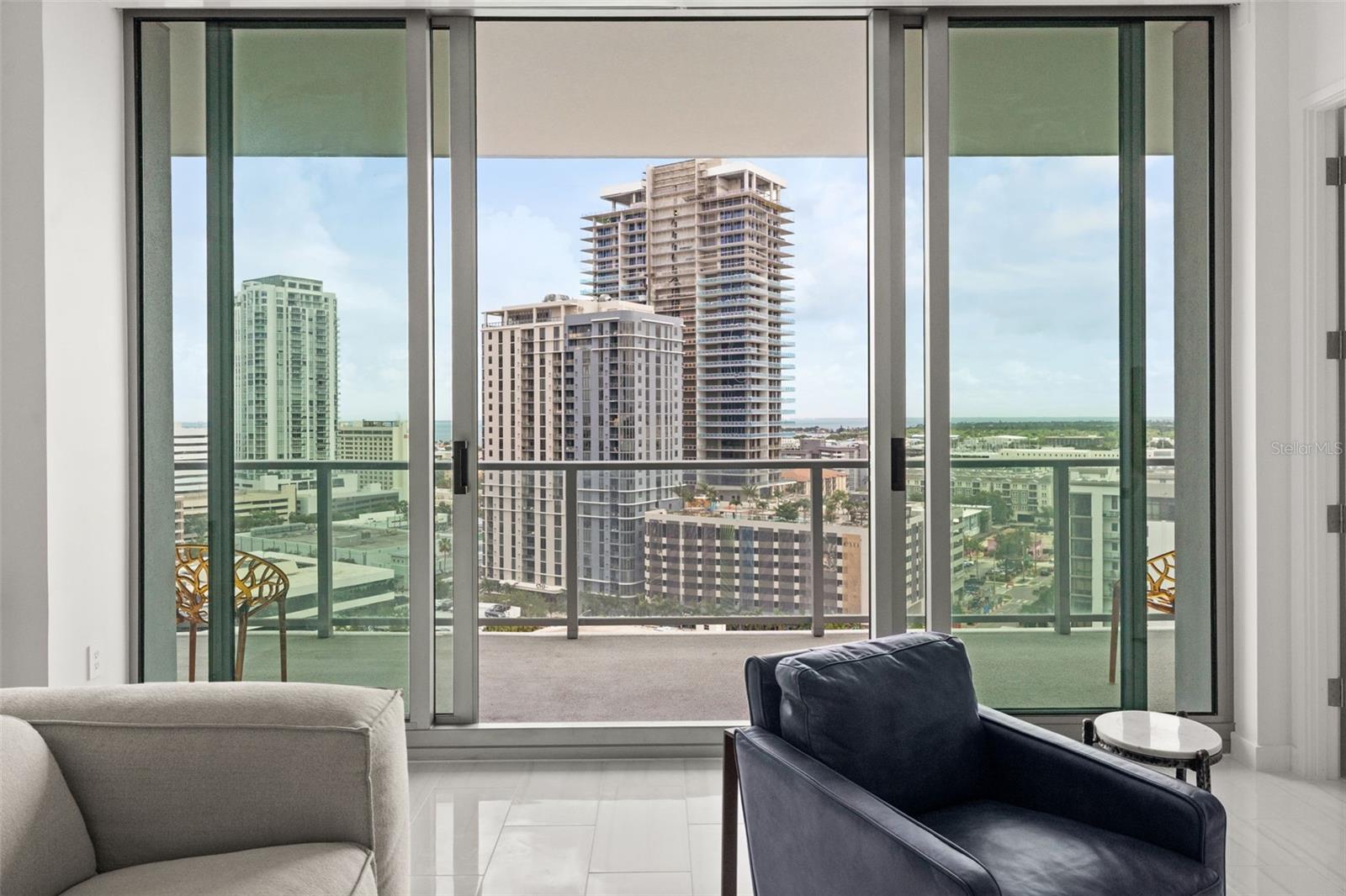 400 CENTRAL AVE #1405
