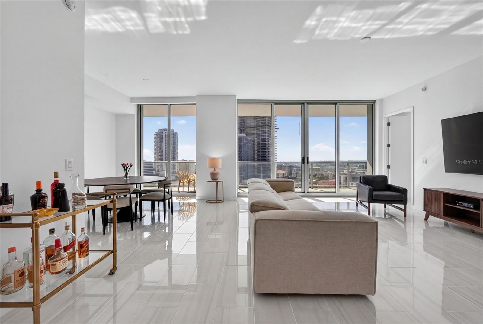 400 CENTRAL AVE #1405