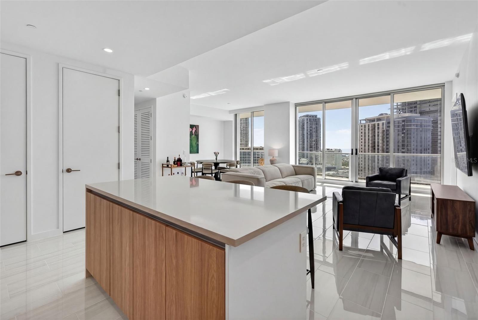 400 CENTRAL AVE #1405