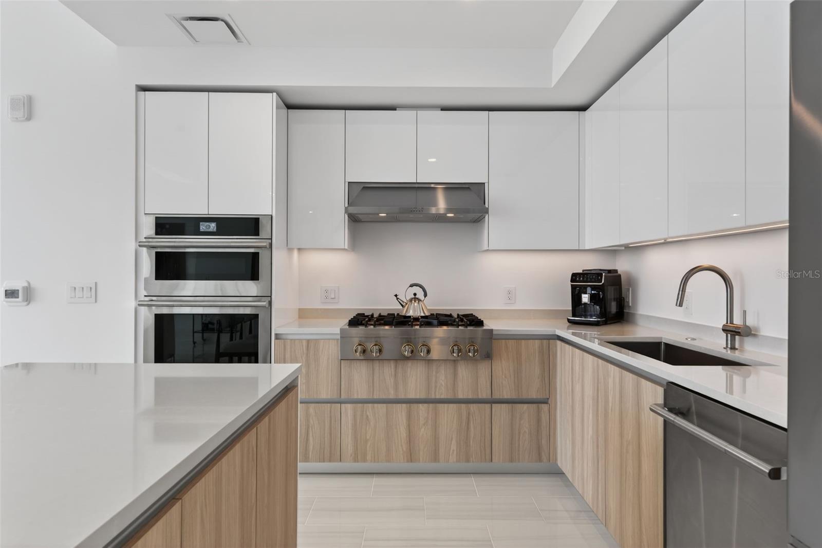 400 CENTRAL AVE #1405