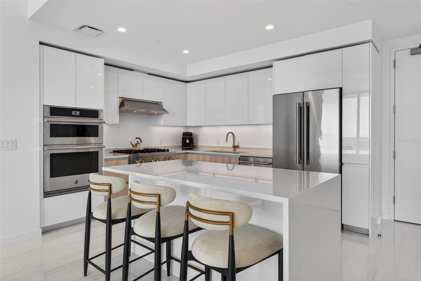 400 CENTRAL AVE #1405