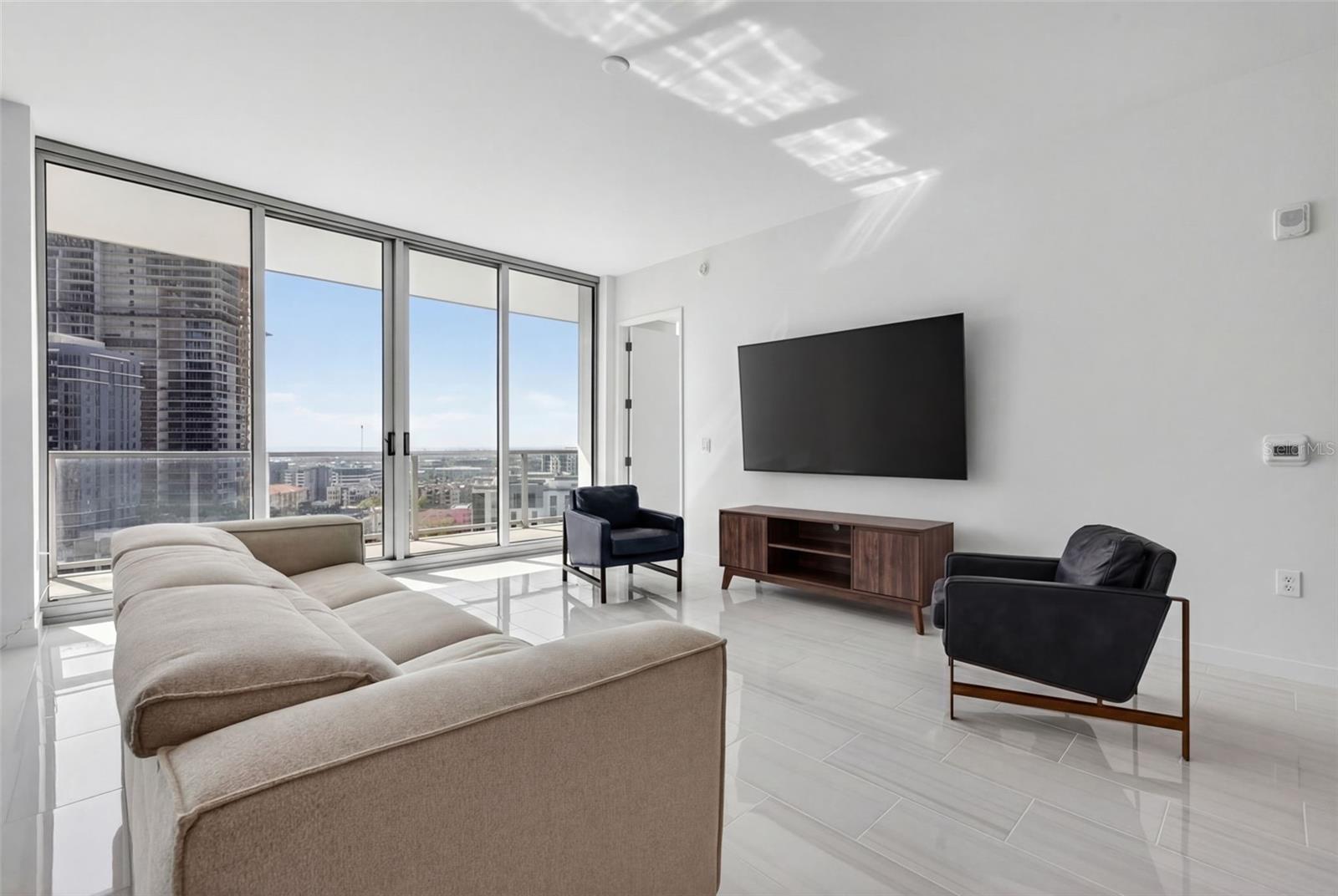 400 CENTRAL AVE #1405