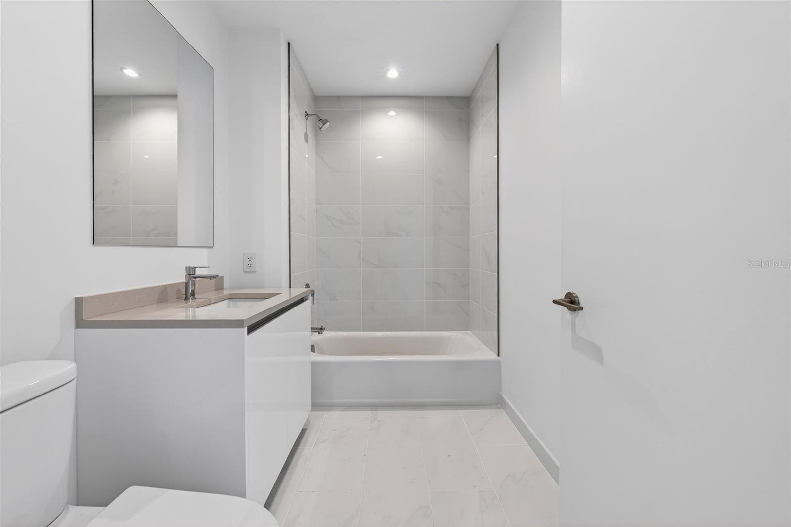 400 CENTRAL AVE #2307