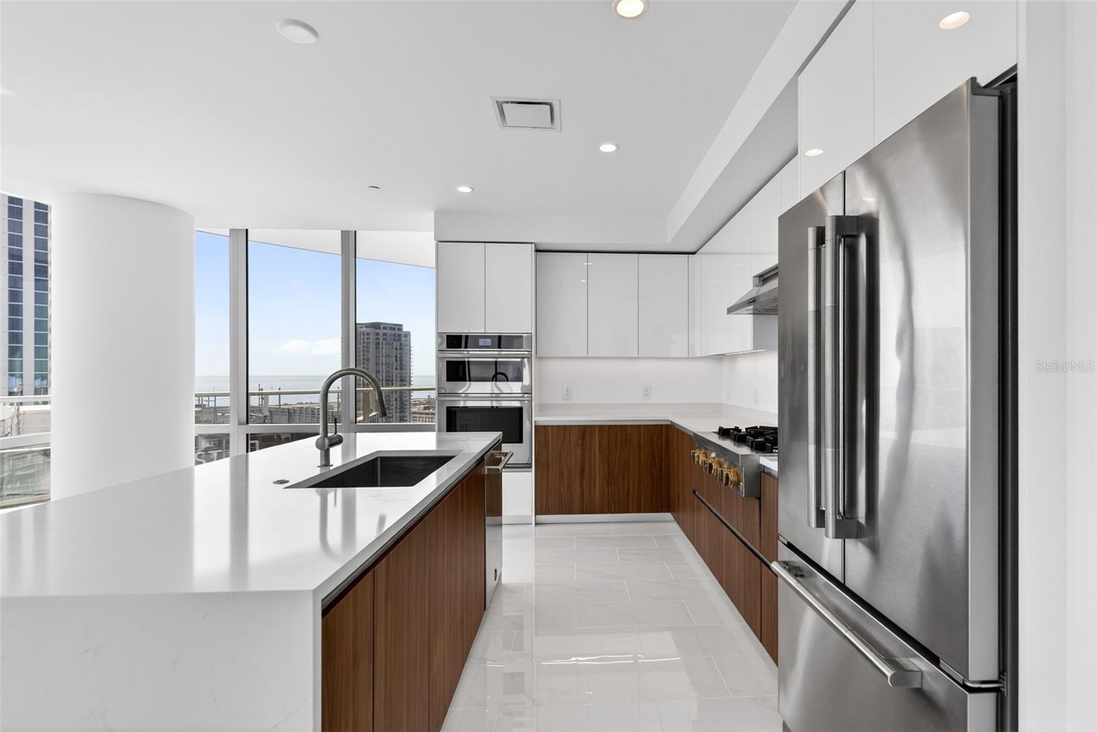 400 CENTRAL AVE #2307