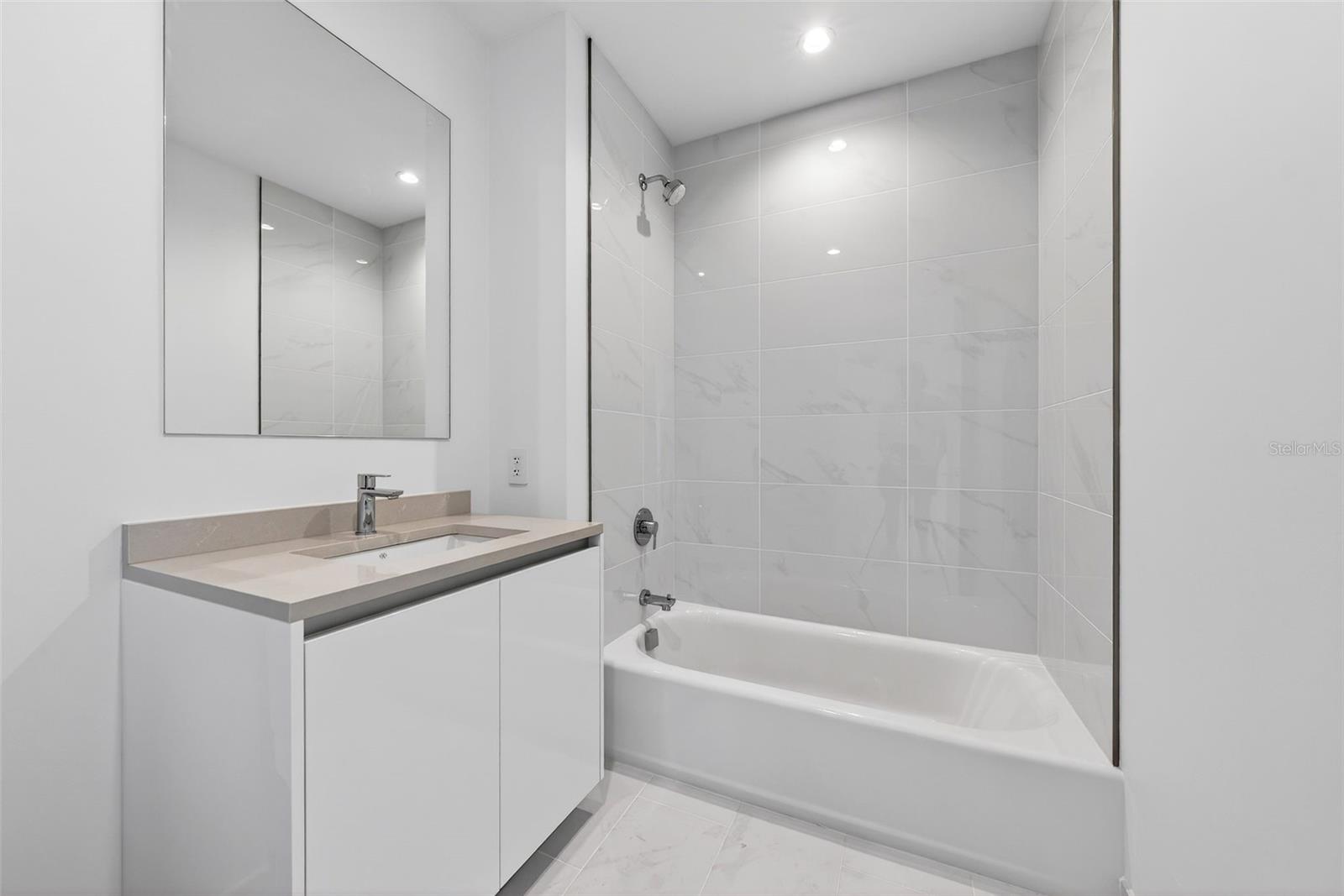 400 CENTRAL AVE #2307