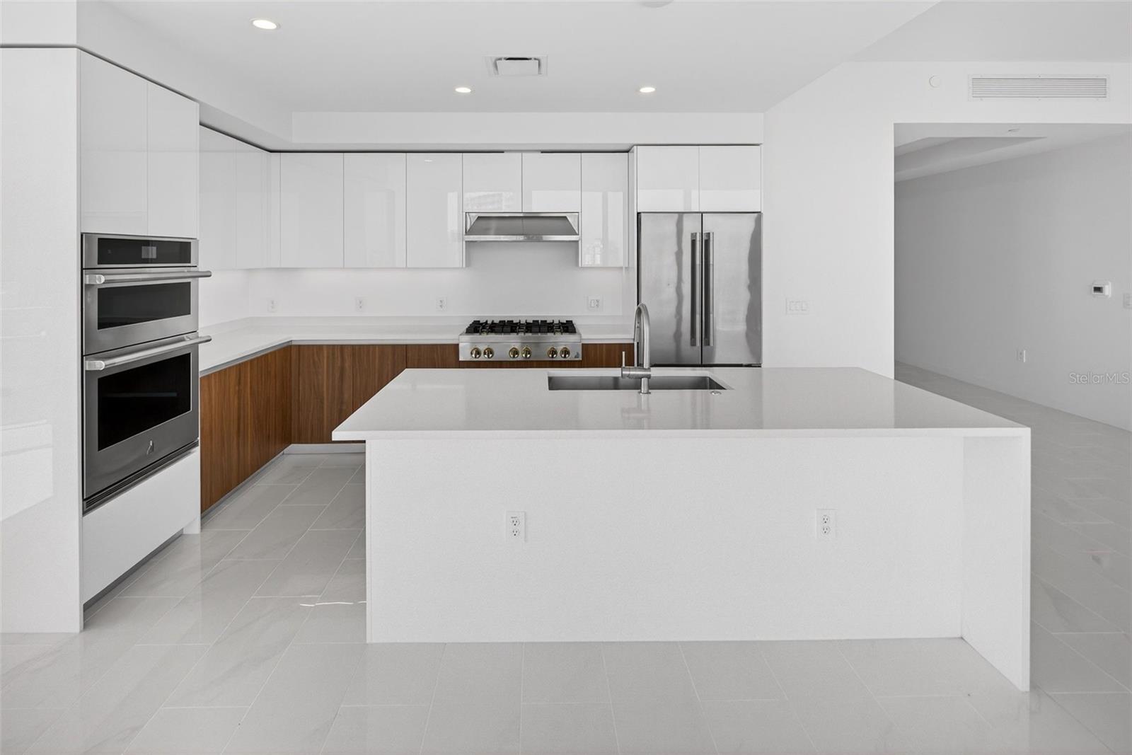 400 CENTRAL AVE #2307