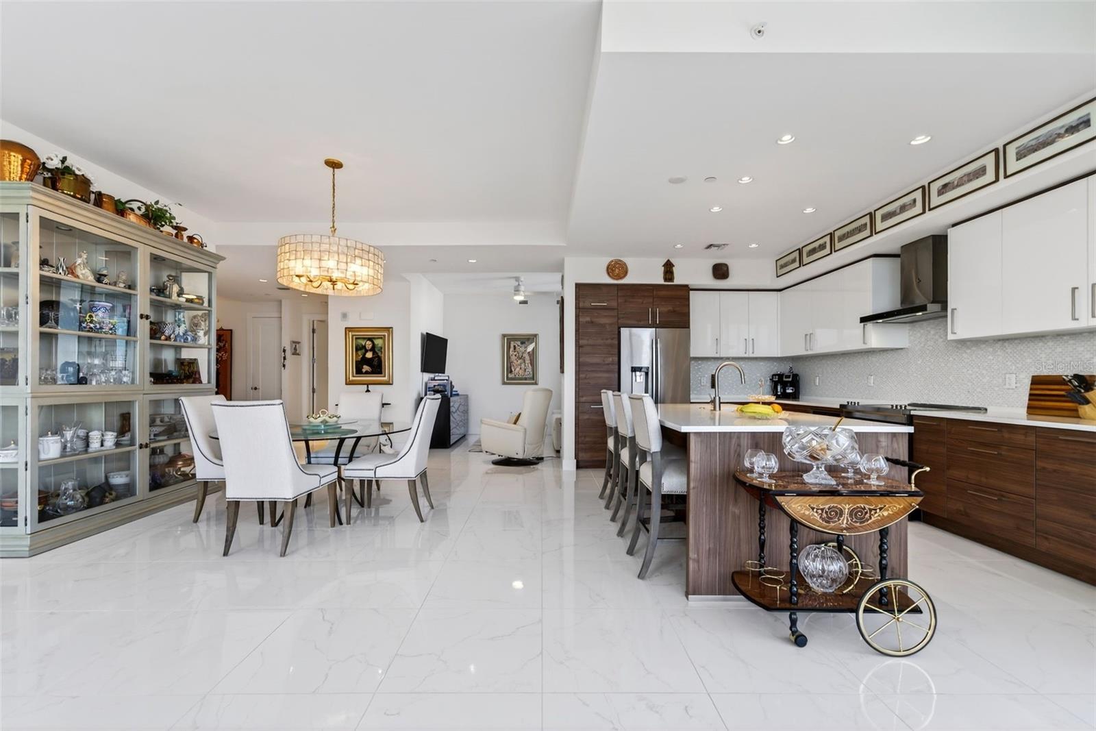 111 S PINEAPPLE AVE #806