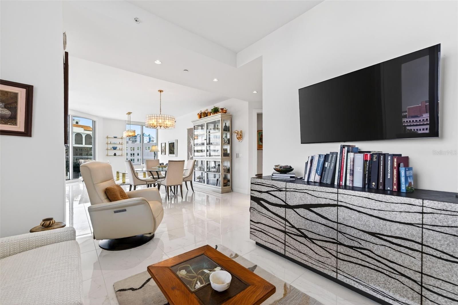 111 S PINEAPPLE AVE #806