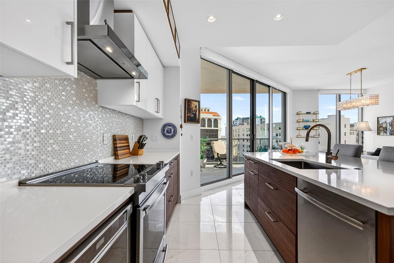 111 S PINEAPPLE AVE #806